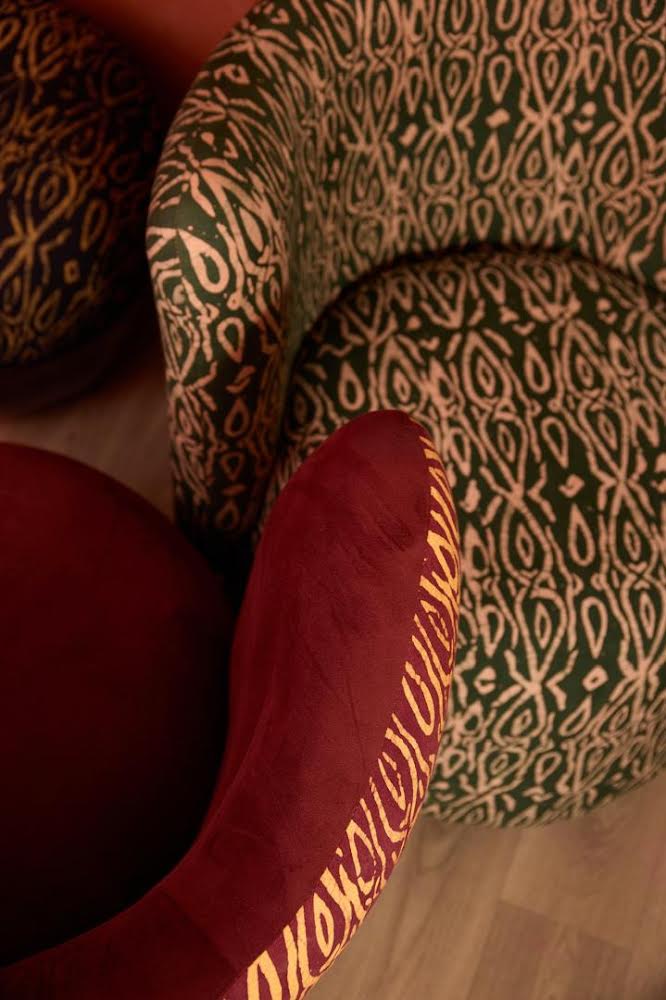 Anjola chair with plain fabric