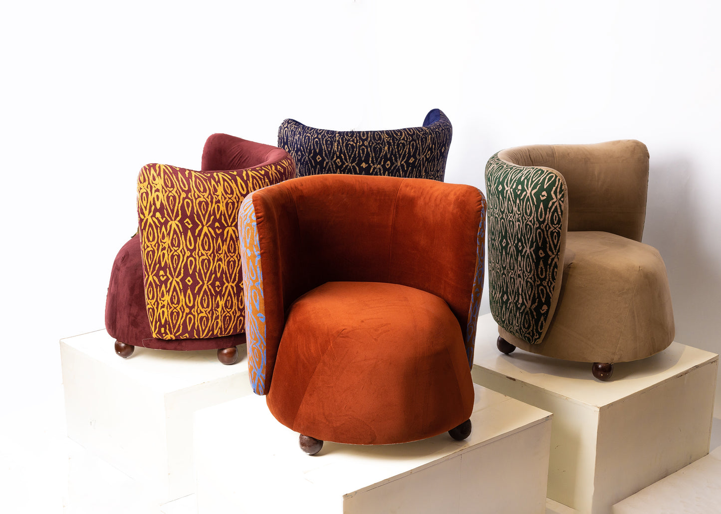 Anjola chair with plain fabric